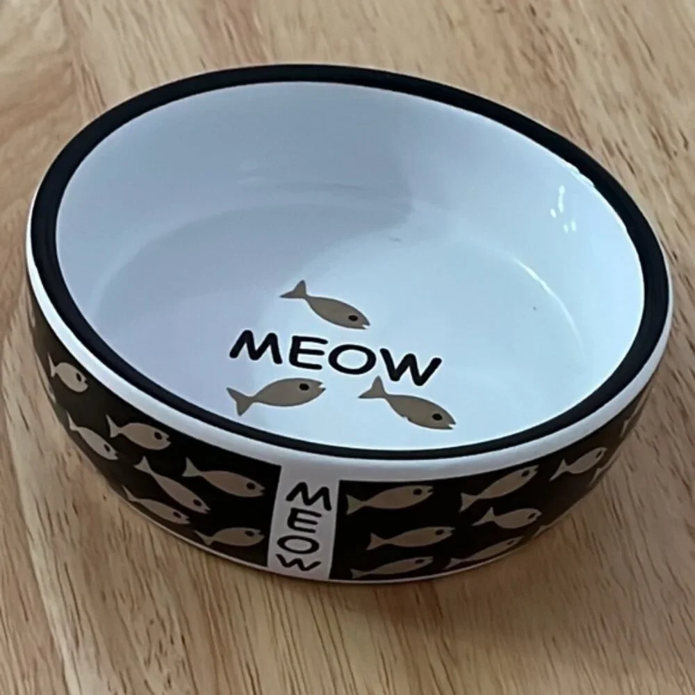 🎀 Whisker City ceramic cat bowl dish with ‘meow’ and fish print decor